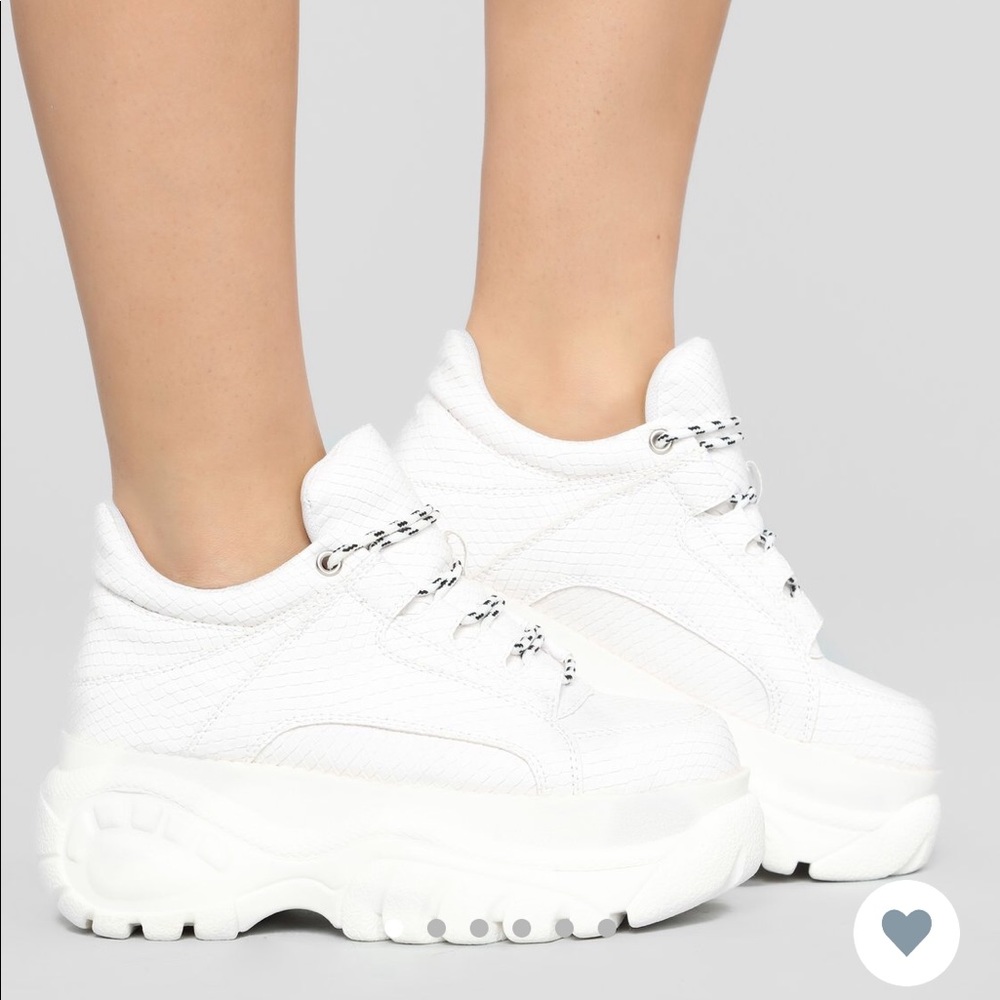 Fashionnova Sneakers
